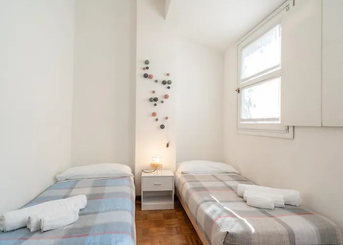 Large Family In A Fresh Area Of * 레코