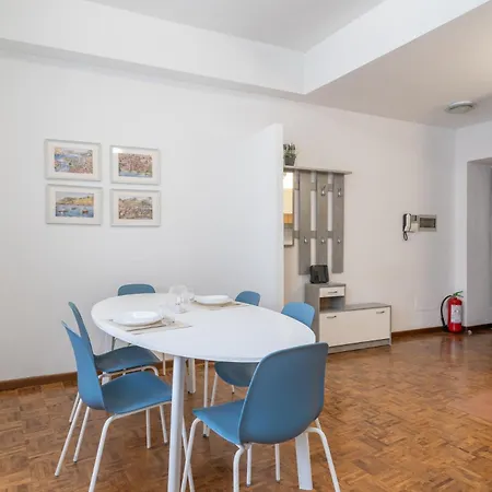 Large Family In A Fresh Area Of Appartement