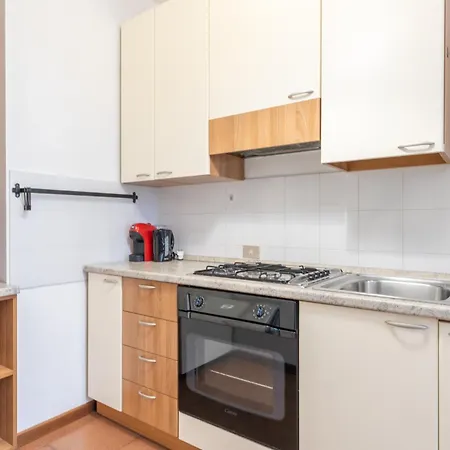 Large Family In A Fresh Area Of Appartement *
